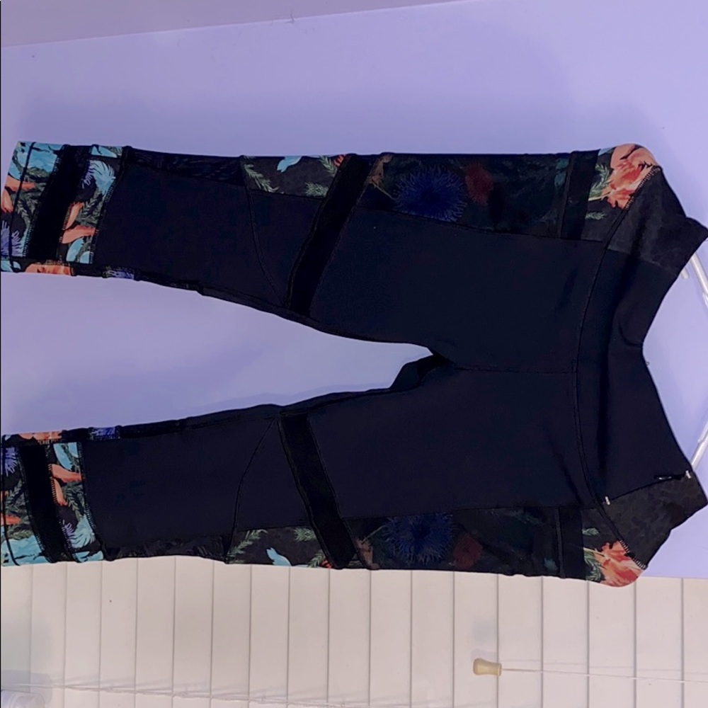 Knee length workout leggings